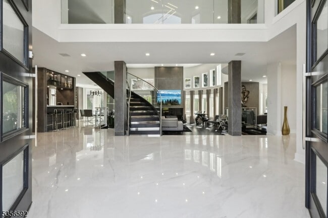 Foto del edificio - 63 Roberts Rd