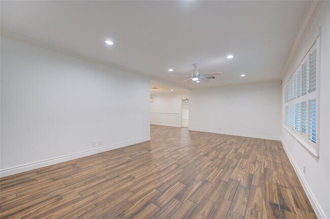 Building Photo - 8439 Westview Dr