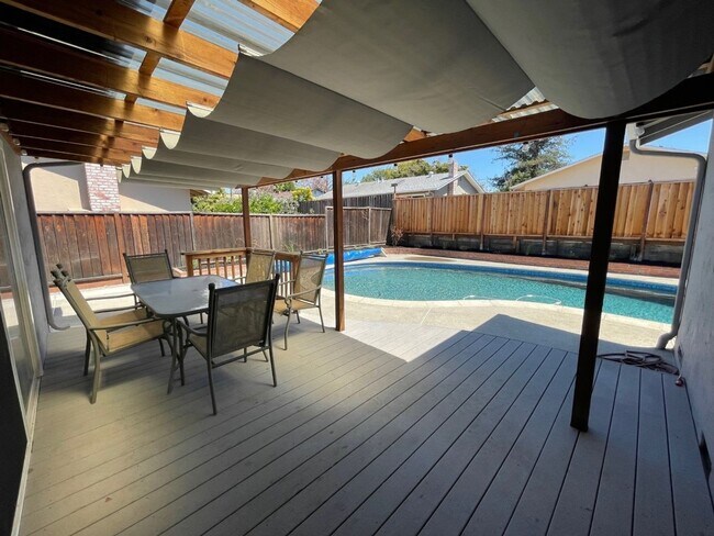 Building Photo - MOVE IN PROMO!! Move in by Feb 14th $200.0...