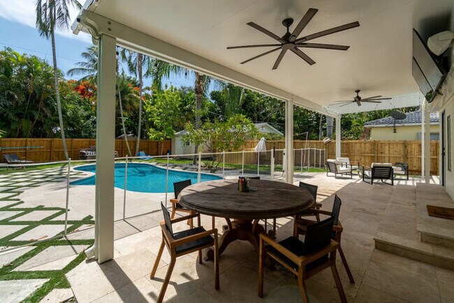 Foto del edificio - Victoria Park Oasis w/ Heated Pool and More