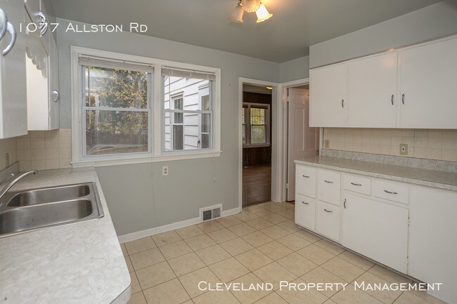 Building Photo - Cozy 3 Bedroom Cleveland Hts Home