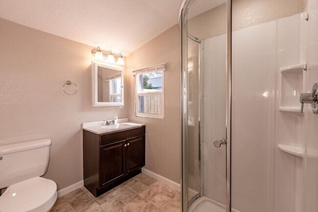 Foto del edificio - 2 Bed Home walking distance to College and...
