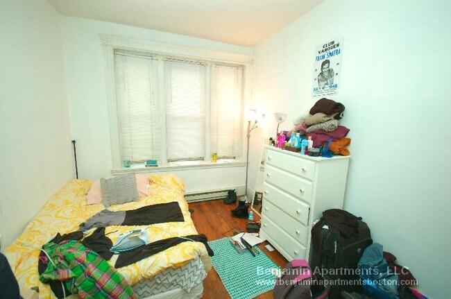 Building Photo - 883 Huntington Ave