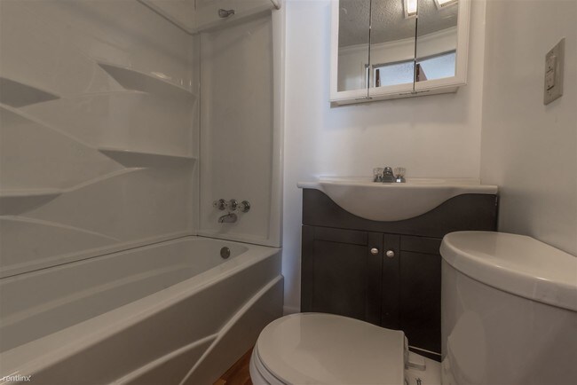Building Photo - 1 br, 1 bath House - 116 Moore St