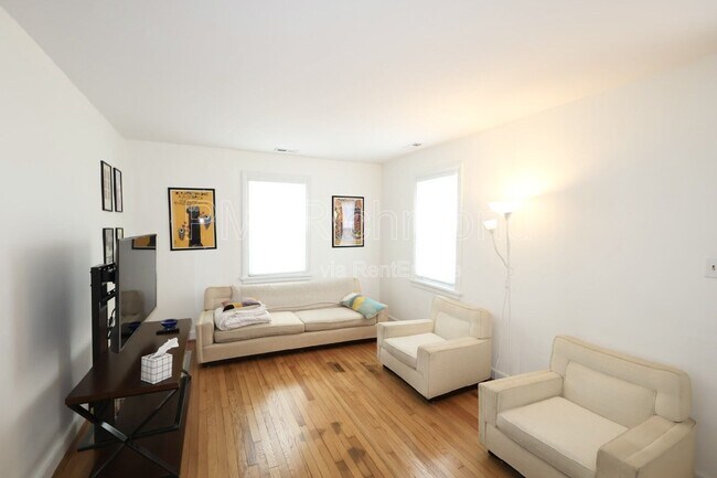 Foto del edificio - 904 Maple Ave