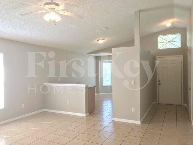 Foto del edificio - 7575 Groveoak Dr