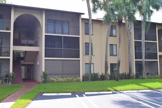 Building Photo - 201 Foxtail Dr