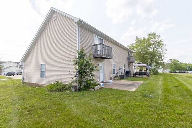 Building Photo - 3306-3308 Dove Dr