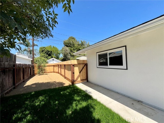 Building Photo - 276 Costa Mesa St