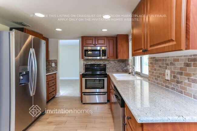 Foto del edificio - 12758 Guilford Cir