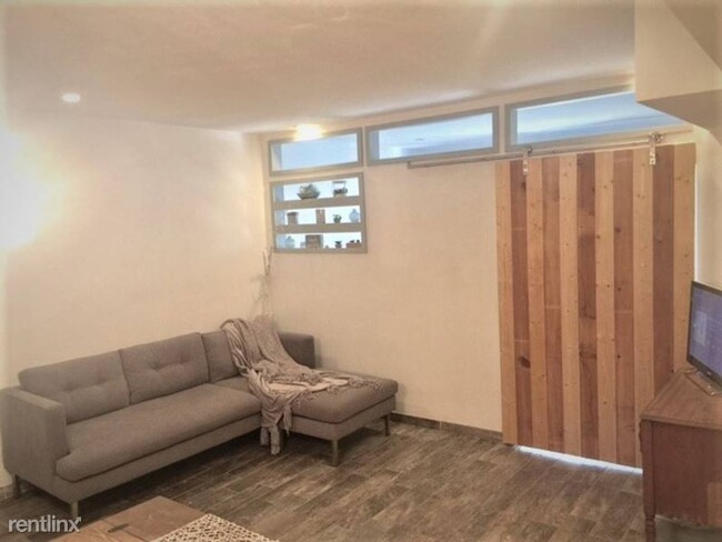 Foto del edificio - 2220-2238 S Piney Point Rd