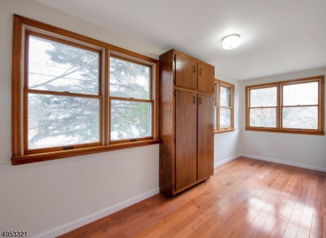 Foto del edificio - 119 Ramapo Valley Rd