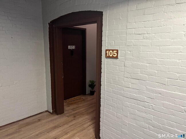 Foto del edificio - 464 Pratt St Ext