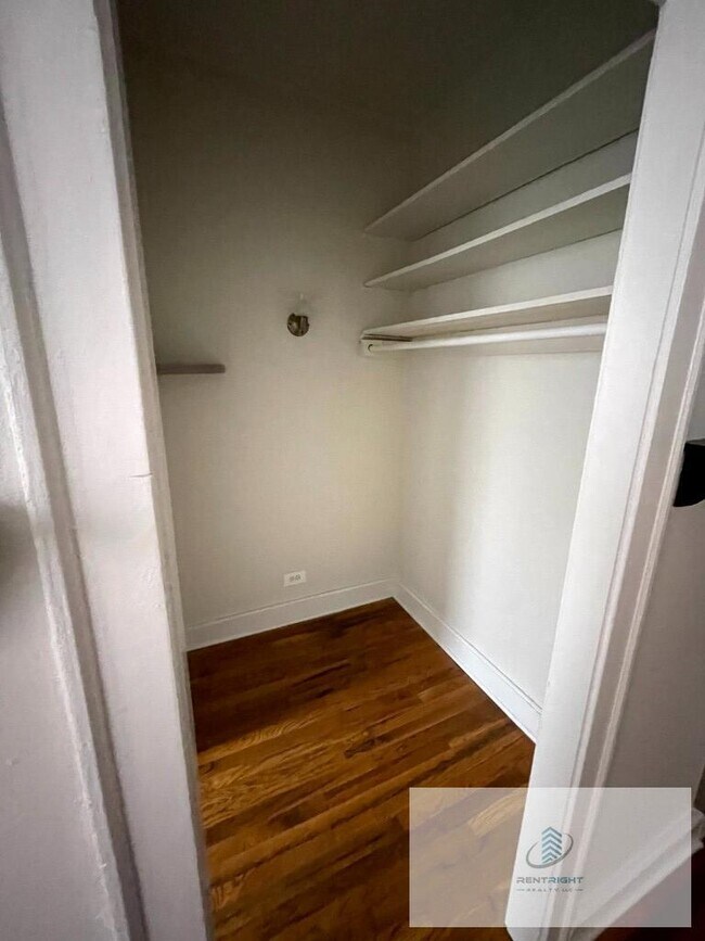 Foto del edificio - 4915 W Belle Plaine Ave
