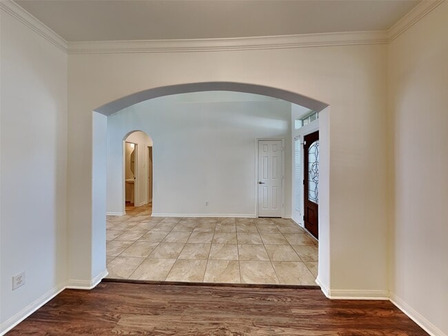 Building Photo - 2114 Wembley Way