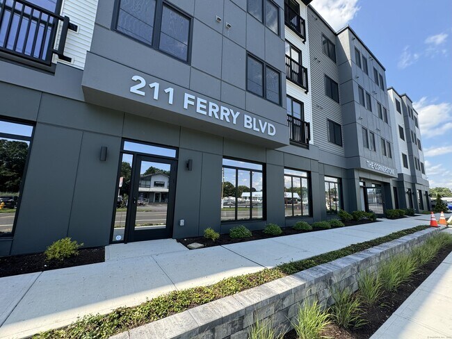 Foto del edificio - 211 Ferry Blvd