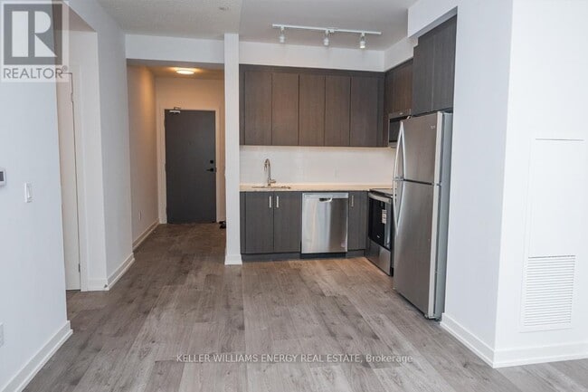 Photo du bâtiment - 1010 Dundas St E