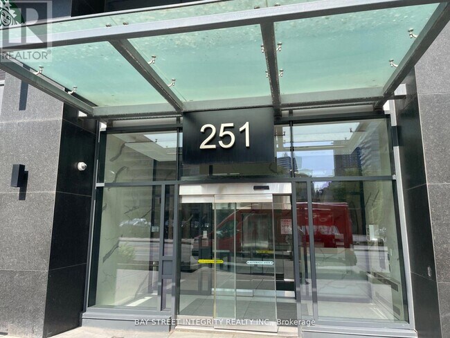 Photo du bâtiment - 251 Jarvis St