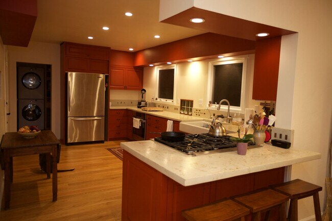 Foto del edificio - Furnished Home in Quaint JC Neighborhood!
