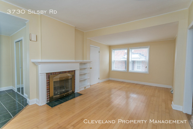 Building Photo - Beautifully Renovated University Hts Home