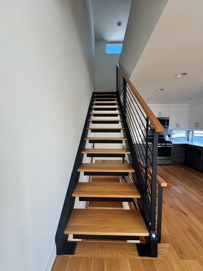 Foto del edificio - Elevate your living experience with this i...