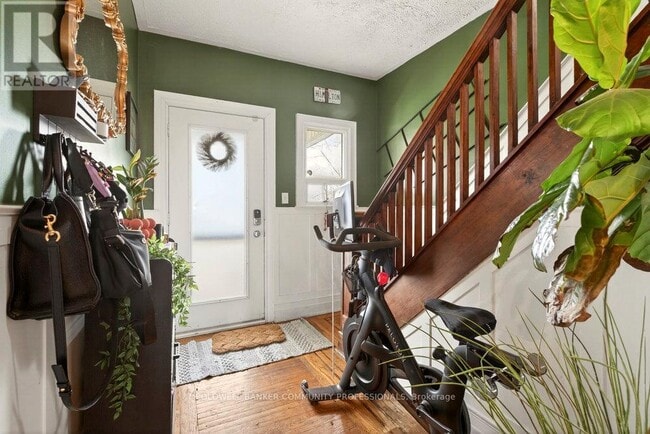 Building Photo - 224 Balmoral Ave N