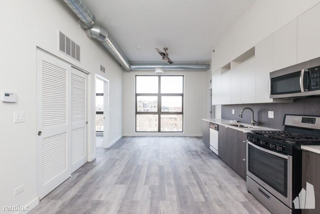Building Photo - 2150 W Lawrence Ave