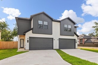 Building Photo - 518 Clinton St