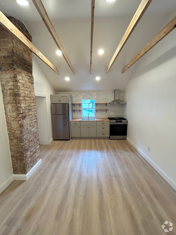 Building Photo - 92 5th Ave NW