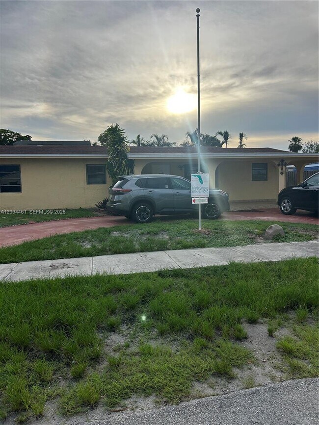 Foto del edificio - 19710 NW 51st Ave
