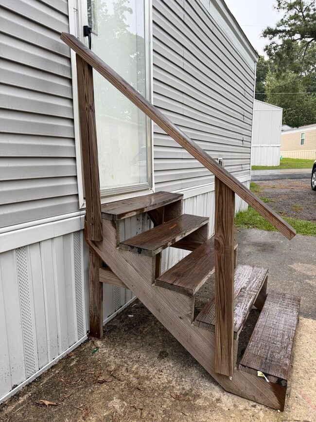Building Photo - 1608 Golden Springs Rd