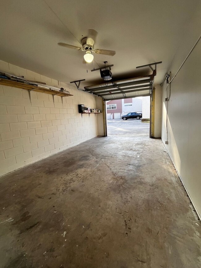 Foto del edificio - Hourglass District Condo - 2/2 with attached garage