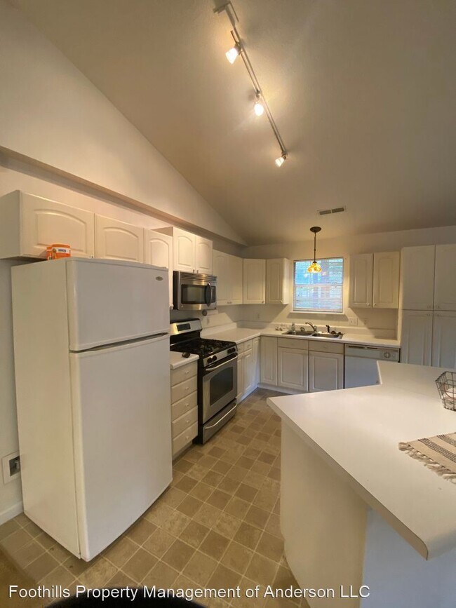 Building Photo - 3 br, 2 bath House - 102 Eagles Nest