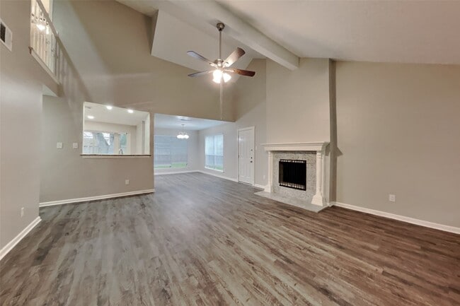 Foto del edificio - 16318 Elmwood Point Ln
