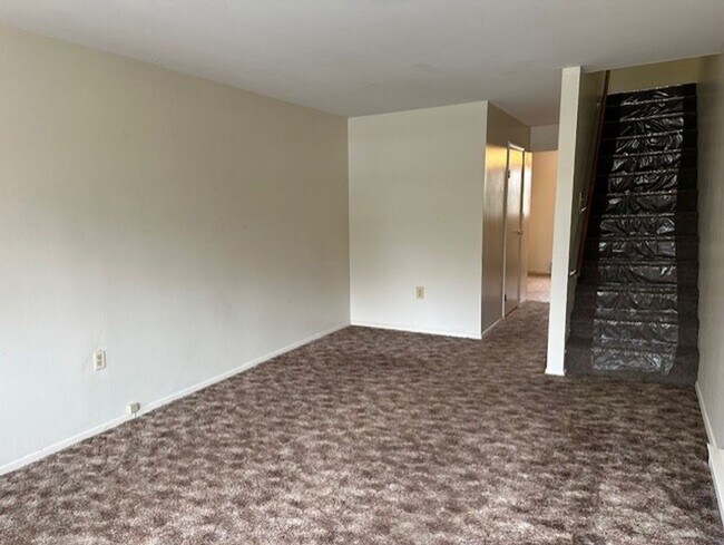 Foto del edificio - 696 Walborn Rd