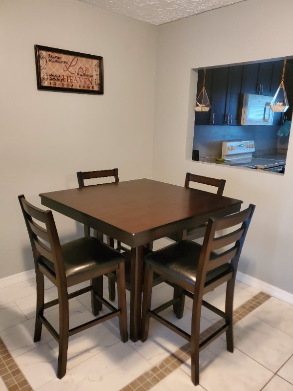 Building Photo - 2301 Juanita Ave