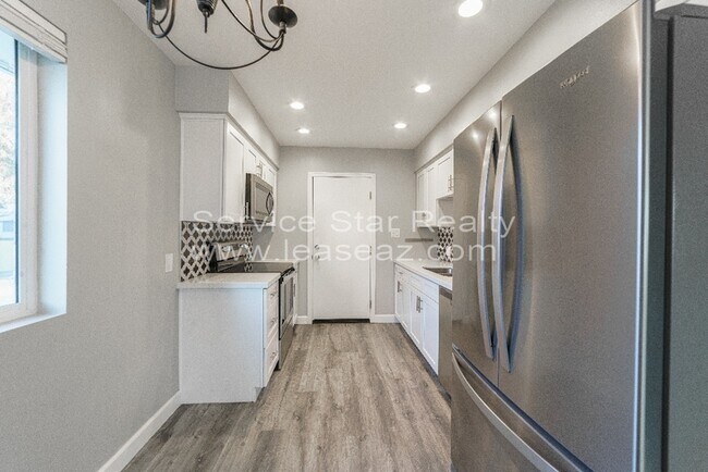 Building Photo - 1037 S Wilson St