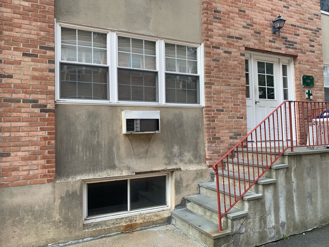 Primary Photo - 1307 Hope St