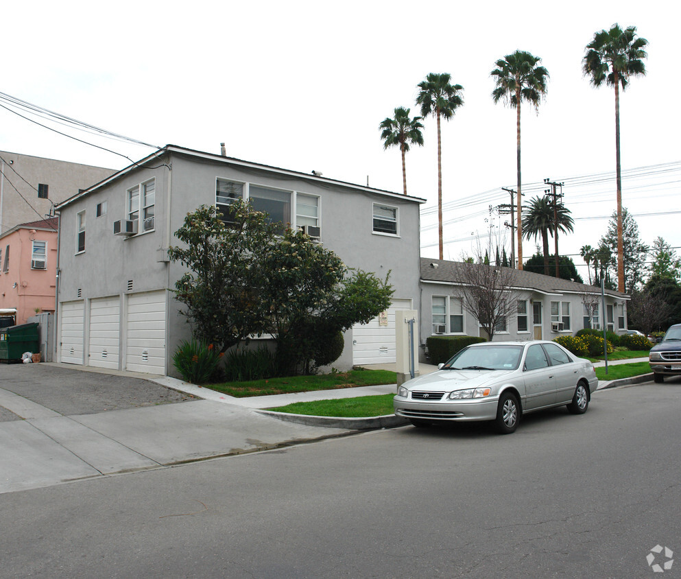 árbol obstruction. Rear vista también narrow para eliminar registros. Este es el mejor poss.alt. registros. - 12245 Magnolia Blvd