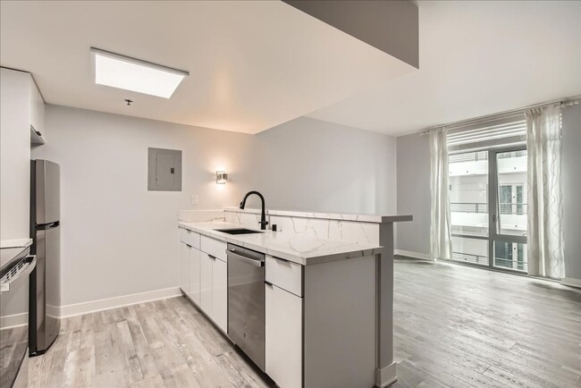 Building Photo - Modern Condo Oasis in the Heart of Little ...