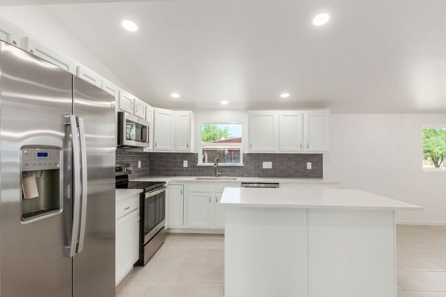 Building Photo - 2110 N Highland Ave