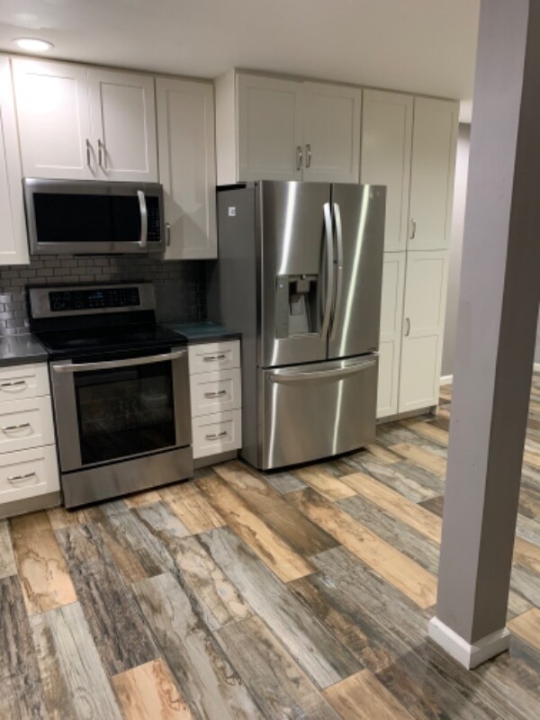 Building Photo - 3221 Windbluff Dr