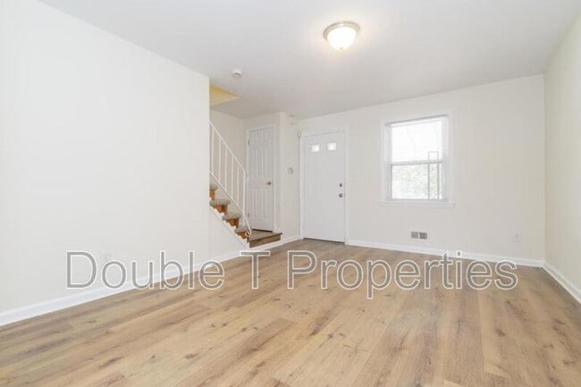 Building Photo - 3033 Seamon Ave