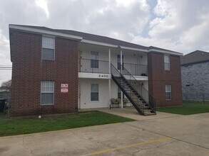 Building Photo - 3400 Cantabrian Dr