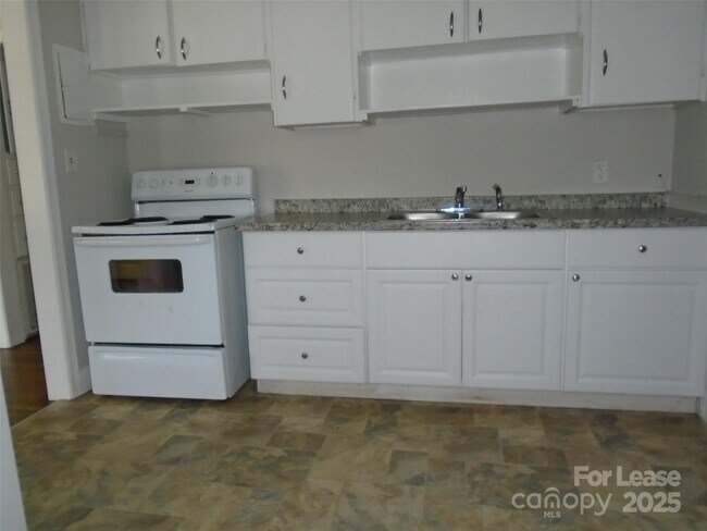 Foto del edificio - 3623 Eastway Dr