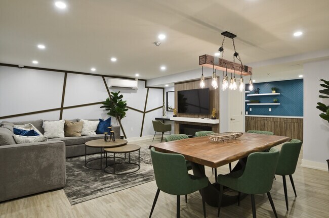 Building Photo - 77 Huntley St