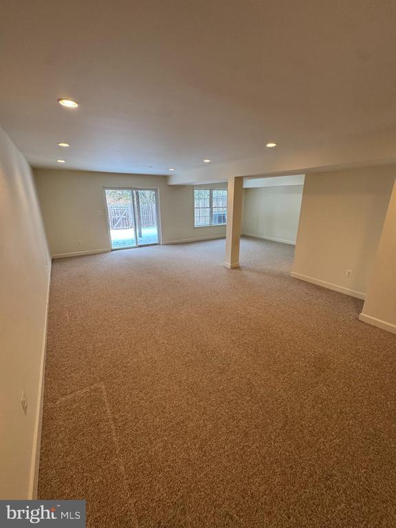 Building Photo - 228 W Ridge Ct