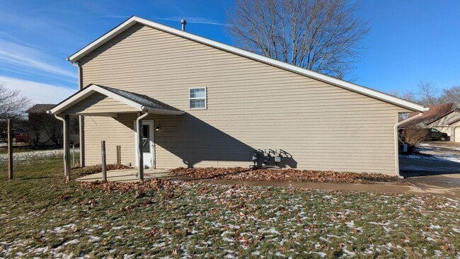 Building Photo - MN Cedar Village (859)