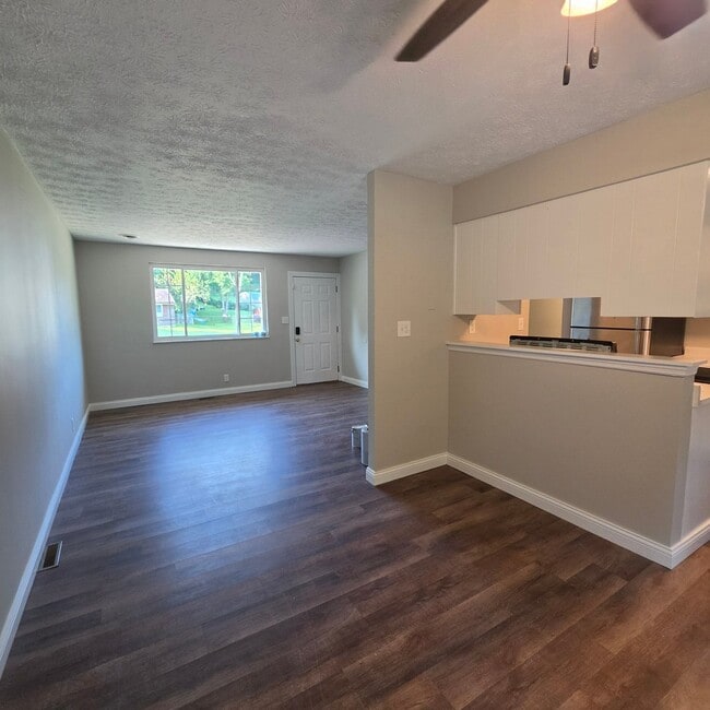 Building Photo - *Coming Soon!!*724 Winding Way Recently Renovated 3BR, 1 BA House in Union Township*