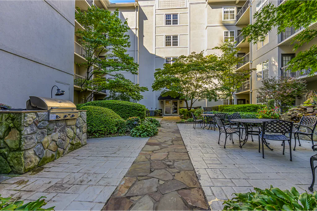 Foto del edificio - 1075 Peachtree Walk NE
